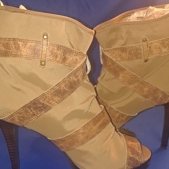 DOLLHOUSE VIVIANNE CRISS CROSS OPEN TOE Booties - Picture 4 of 5